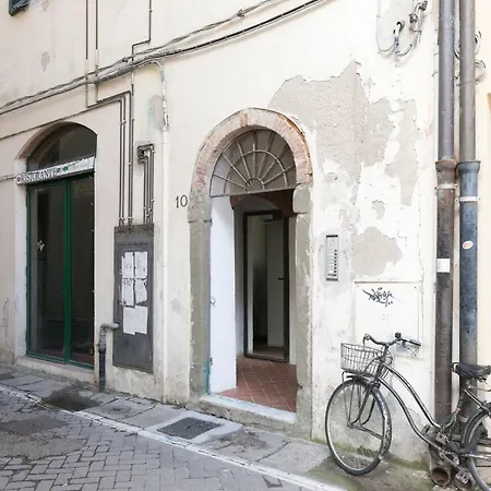 Altido Apt For 6 With Lovely Views 3 Mins To Corso Italia Διαμέρισμα *