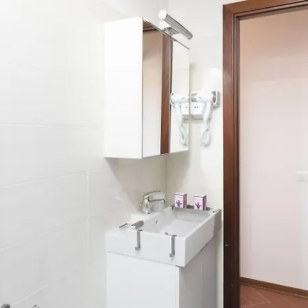 Altido Apt For 6 With Lovely Views 3 Mins To Corso Italia *